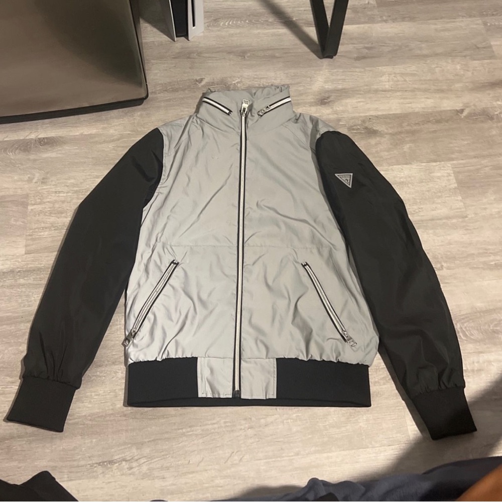 reflexive Guess jacket